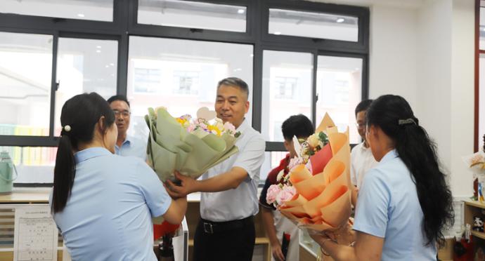 尹農(nóng)綱、史慶超開展教師節(jié)走訪慰問活動(dòng)